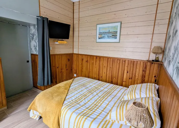 Vacation House Between Port And Beach With Garage