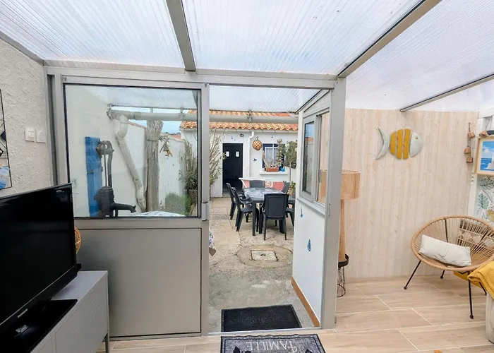 Vacation House Between Port And Beach With Garage