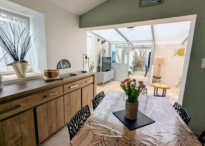 Vacation House Between Port And Beach With Garage